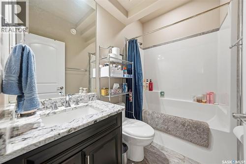 207 Bentley Court, Saskatoon, SK - Indoor Photo Showing Bathroom