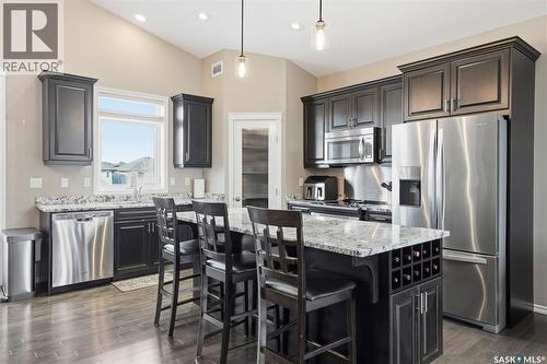 207 Bentley Court, Saskatoon, SK - Indoor Photo Showing Kitchen With Stainless Steel Kitchen With Upgraded Kitchen