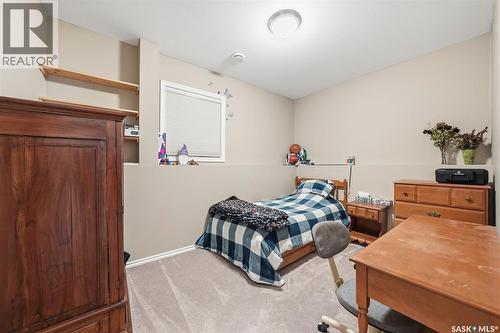 207 Bentley Court, Saskatoon, SK - Indoor Photo Showing Bedroom