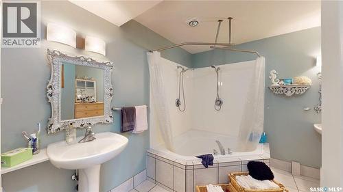 3355 Westminster Road, Regina, SK - Indoor Photo Showing Bathroom