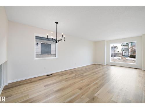 5914 162A Av Nw, Edmonton, AB - Indoor Photo Showing Living Room
