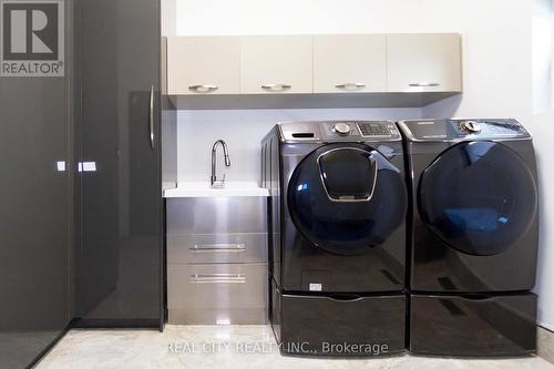 662 Byngmount Avenue, Mississauga, ON - Indoor Photo Showing Laundry Room
