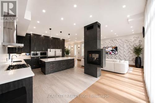 662 Byngmount Avenue, Mississauga, ON - Indoor Photo Showing Kitchen With Fireplace With Upgraded Kitchen
