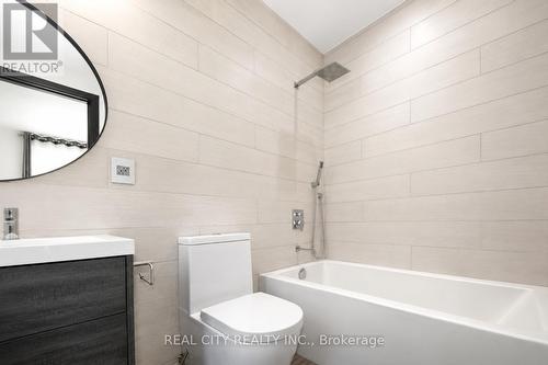 662 Byngmount Avenue, Mississauga, ON - Indoor Photo Showing Bathroom