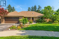 11 MAYS CRESCENT  Hamilton, ON L0R 2H4