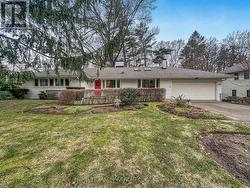 284 WOODLAND DRIVE Oakville, ON L6J 4W5