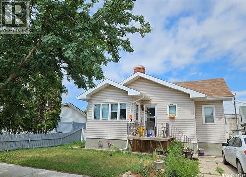 412 Iroquois STREET W  Moose Jaw, SK S6H 5B3