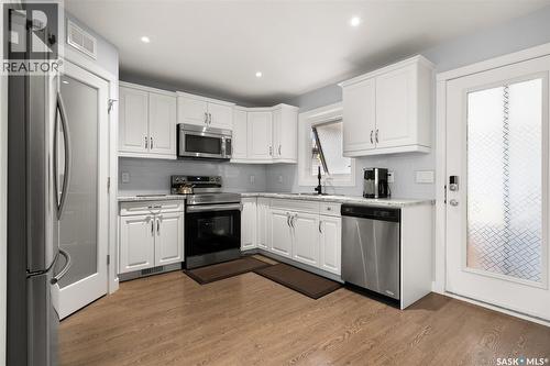 5113 Crane Crescent, Regina, SK - Indoor Photo Showing Kitchen With Stainless Steel Kitchen