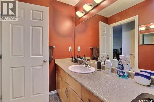 15 3101 Tregarva Drive E, Regina, SK - Indoor Photo Showing Bathroom