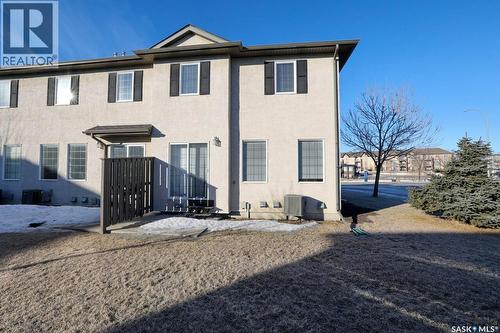 15 3101 Tregarva Drive E, Regina, SK - Outdoor