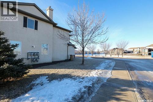 15 3101 Tregarva Drive E, Regina, SK - Outdoor