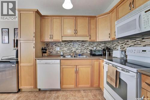 15 3101 Tregarva Drive E, Regina, SK - Indoor Photo Showing Kitchen With Double Sink