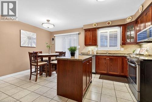 128 Nugent Drive, Hamilton, ON - Indoor Photo Showing Kitchen