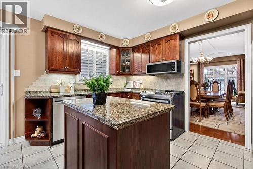 128 Nugent Drive, Hamilton, ON - Indoor Photo Showing Kitchen