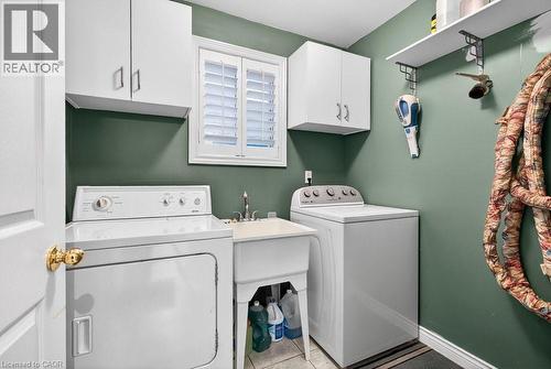 128 Nugent Drive, Hamilton, ON - Indoor Photo Showing Laundry Room