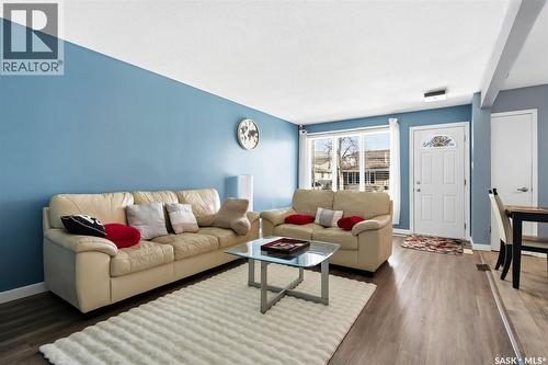 850 Samuels Crescent N, Regina, SK - Indoor Photo Showing Living Room