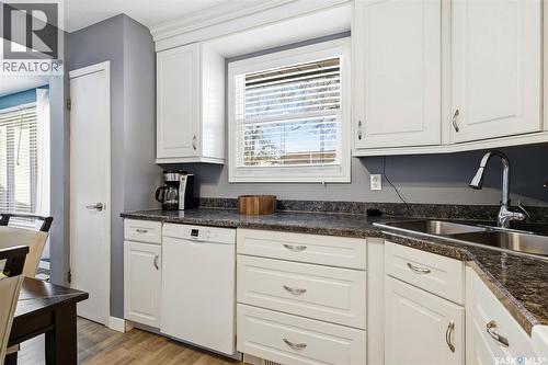 850 Samuels Crescent N, Regina, SK - Indoor Photo Showing Kitchen With Double Sink
