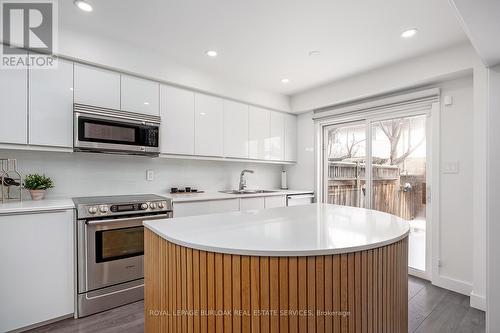 1351 Tobyn Drive, Burlington, ON - Indoor Photo Showing Kitchen