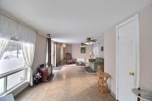 Salon - 32 Av. De La Plage, Barraute, QC - Indoor Photo Showing Other Room