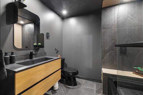 7502 Highway 95A, Kimberley, BC - Indoor Photo Showing Bathroom