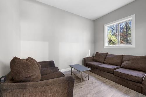7502 Highway 95A, Kimberley, BC - Indoor Photo Showing Living Room