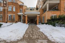 401 - 21 SHAFTESBURY AVENUE  Toronto, ON M4T 3B4