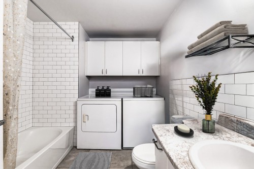 Salle de bains - 7-6396 Rue Villeneuve, Montréal (Montréal-Nord), QC - Indoor Photo Showing Laundry Room