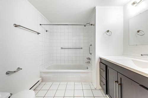 Salle de bains - 5-405 Rue Lamarre, Longueuil (Le Vieux-Longueuil), QC - Indoor Photo Showing Bathroom