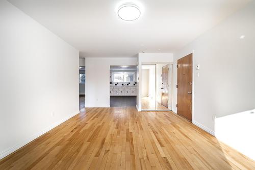 Salon - 5-405 Rue Lamarre, Longueuil (Le Vieux-Longueuil), QC - Indoor