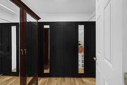 Walk-in closet - 