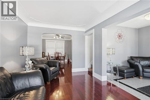 134 Balsam Avenue N, Hamilton, ON - Indoor Photo Showing Living Room