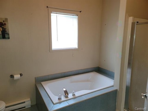 Salle de bains - 13482 Rue Brault, Mirabel, QC - Indoor Photo Showing Bathroom