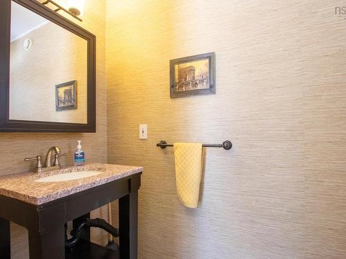 6 Devonport Avenue, Fall River, NS 