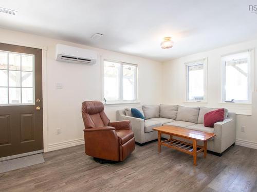 6 Devonport Avenue, Fall River, NS 