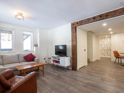 6 Devonport Avenue, Fall River, NS 