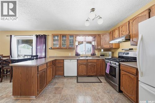 639 Wardlow Road, Saskatoon, SK - Indoor Photo Showing Kitchen