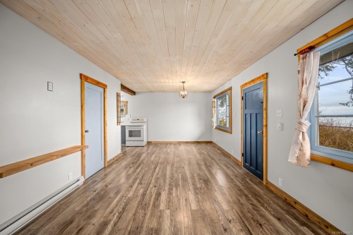 1426 Wilkinson Rd, Comox, BC 