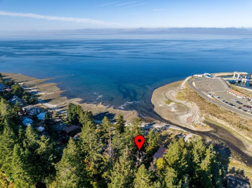 1426 Wilkinson Rd, Comox, BC 
