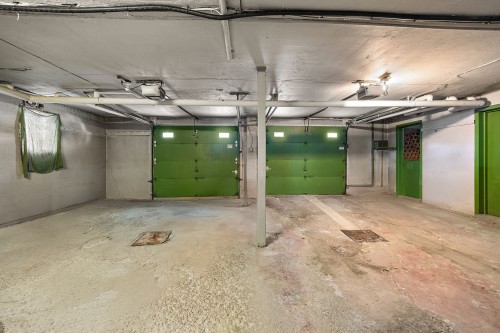 Garage - 2470 Rue Paton, Montréal (Saint-Laurent), QC - Indoor Photo Showing Garage