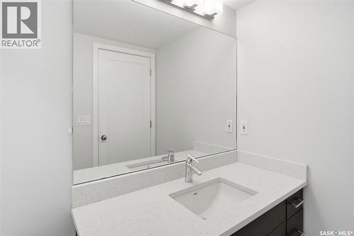 408 230 Slimmon Road, Saskatoon, SK - Indoor Photo Showing Bathroom