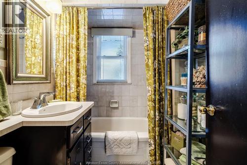 1114 Parkview, Windsor, ON - Indoor Photo Showing Bathroom
