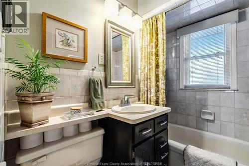 1114 Parkview, Windsor, ON - Indoor Photo Showing Bathroom