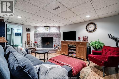 1114 Parkview, Windsor, ON - Indoor Photo Showing Living Room With Fireplace