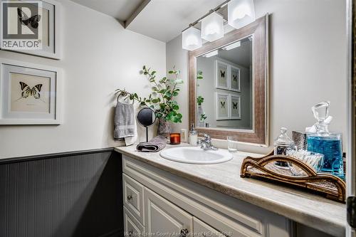 1114 Parkview, Windsor, ON - Indoor Photo Showing Bathroom