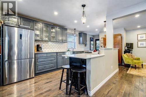 1114 Parkview, Windsor, ON - Indoor Photo Showing Kitchen With Upgraded Kitchen