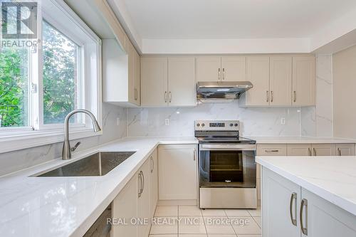 5192 Castlefield Drive, Mississauga, ON - Indoor Photo Showing Kitchen