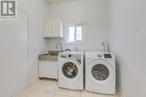 5192 Castlefield Drive, Mississauga, ON - Indoor Photo Showing Laundry Room
