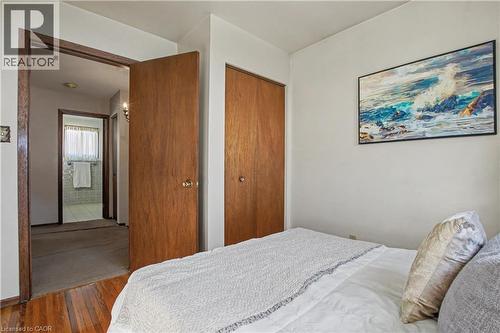 18 Ridley Drive, Hamilton, ON - Indoor Photo Showing Bedroom