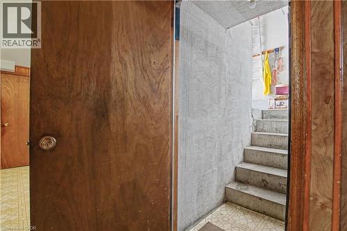 18 Ridley Drive, Hamilton, ON - Indoor Photo Showing Other Room