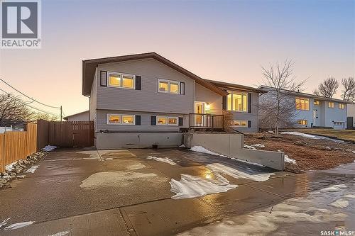 941 14th AVENUE SW  Moose Jaw, SK S6H 7R7